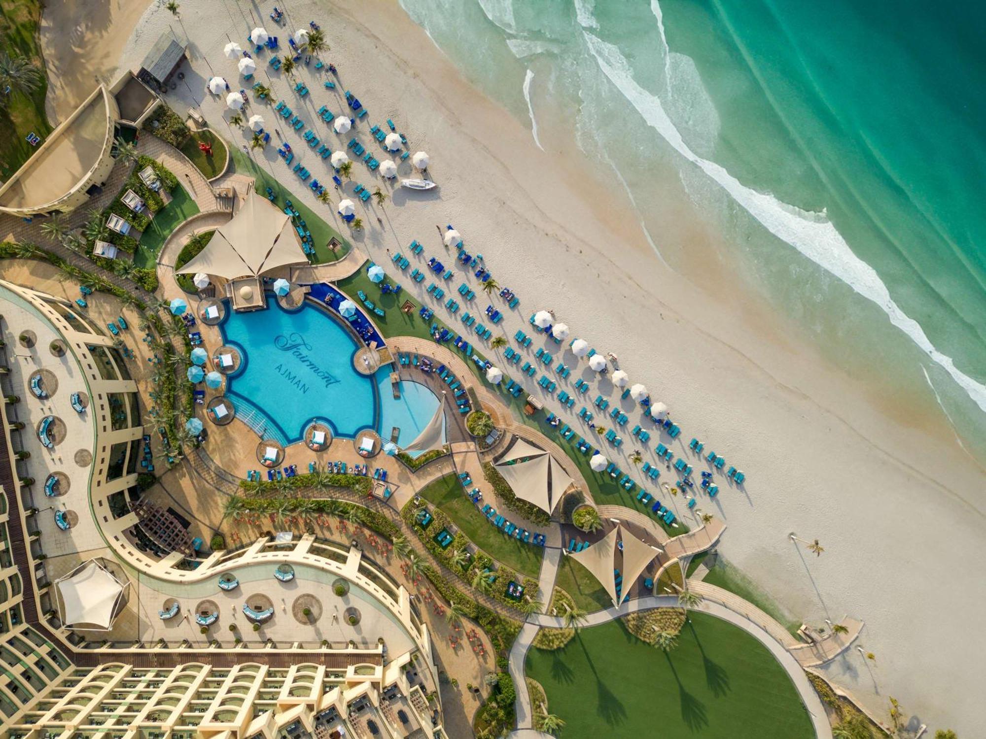 Fairmont Ajman Hotel Ngoại thất bức ảnh Aerial view of the pool and beach at the Hyatt Regency La Jolla