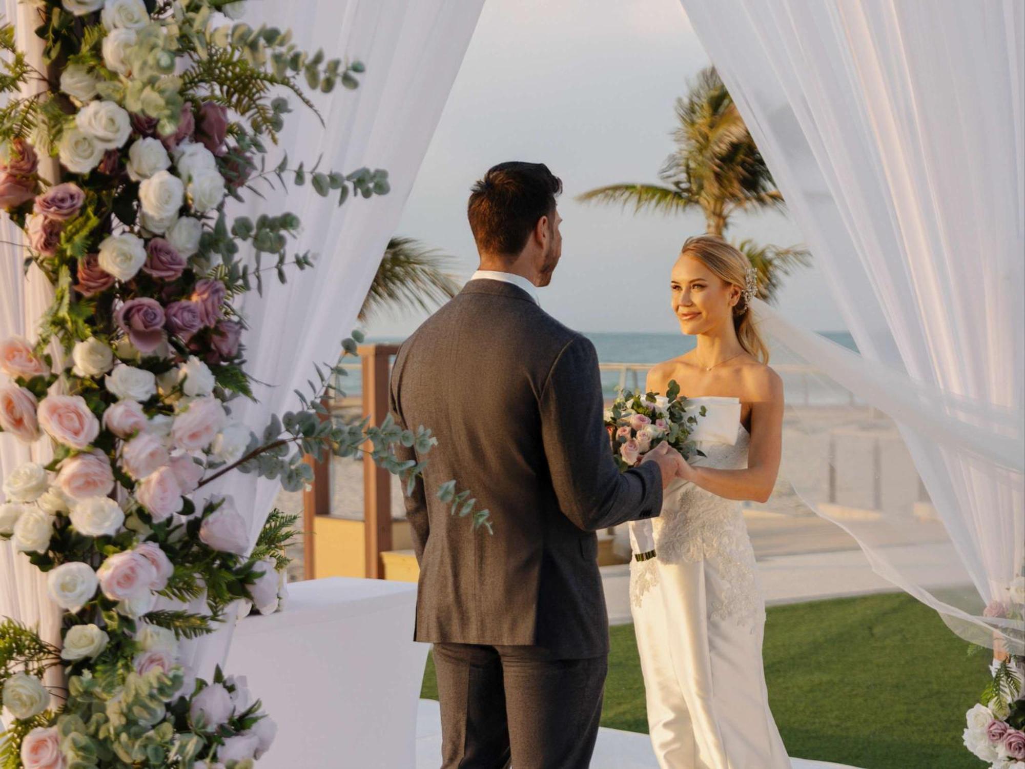 Fairmont Ajman Hotel Ngoại thất bức ảnh Wedding at the Atlantis Paradise Island
