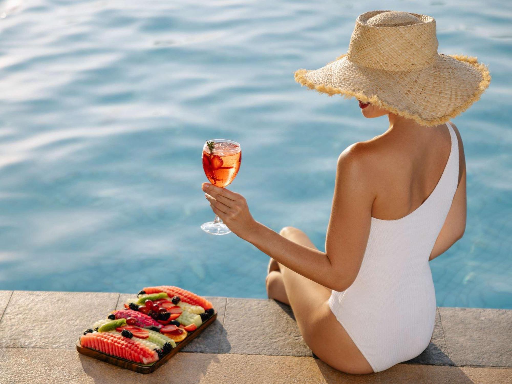 Fairmont Ajman Hotel Ngoại thất bức ảnh A woman wearing a swimsuit