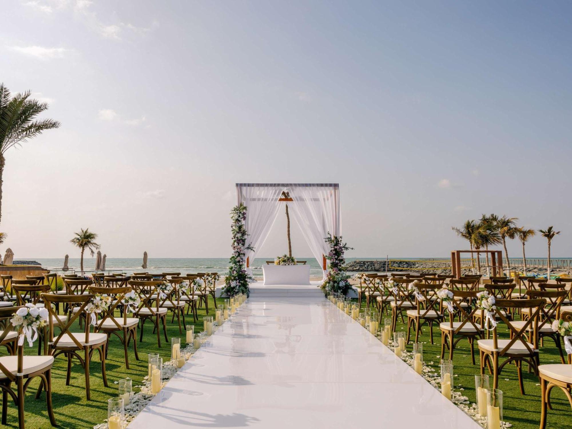 Fairmont Ajman Hotel Ngoại thất bức ảnh Wedding at the beach